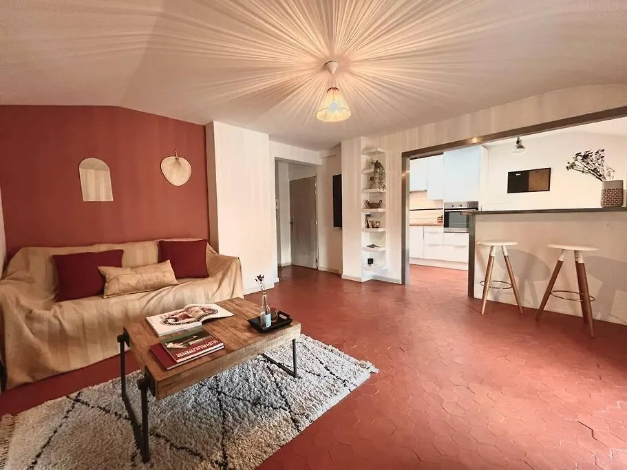 Appartement A Pied Du Centre Avec Place De Parking Arles