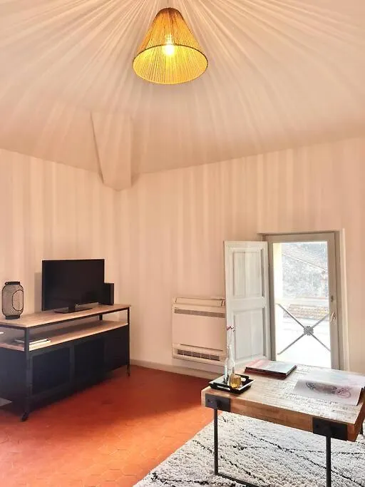 Appartement A Pied Du Centre Avec Place De Parking Arles 0*,  France